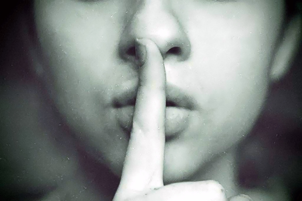shhh - I sedicenti politici intonano i salmi del silenzio