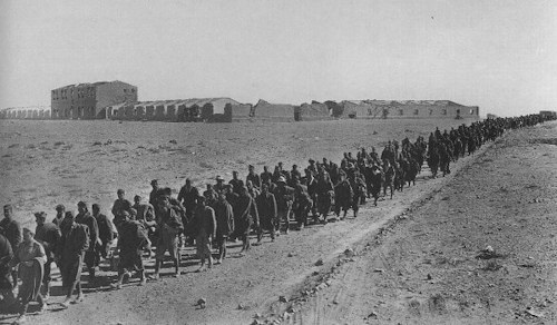 colonna di prigionieri italiani a sidi el barrani